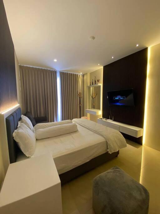 Nagoya Thamrin Apartment High Floor With View 外观 照片