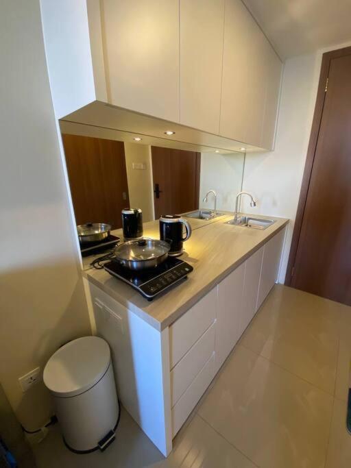 Nagoya Thamrin Apartment High Floor With View 外观 照片