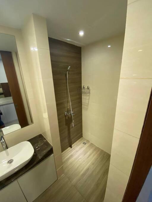 Nagoya Thamrin Apartment High Floor With View 外观 照片