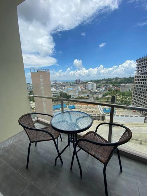 Nagoya Thamrin Apartment High Floor With View 外观 照片