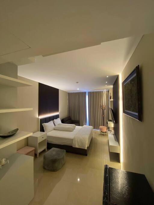 Nagoya Thamrin Apartment High Floor With View 外观 照片