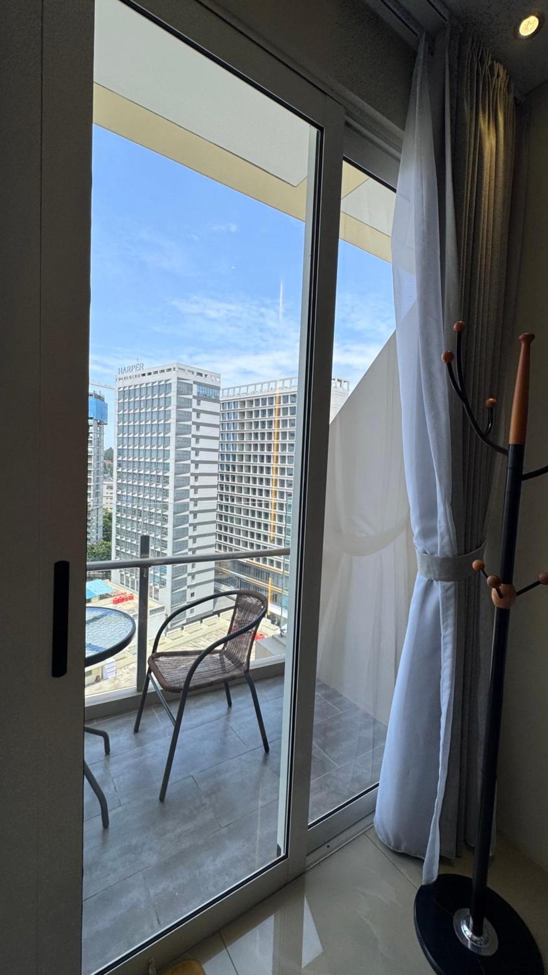 Nagoya Thamrin Apartment High Floor With View 外观 照片