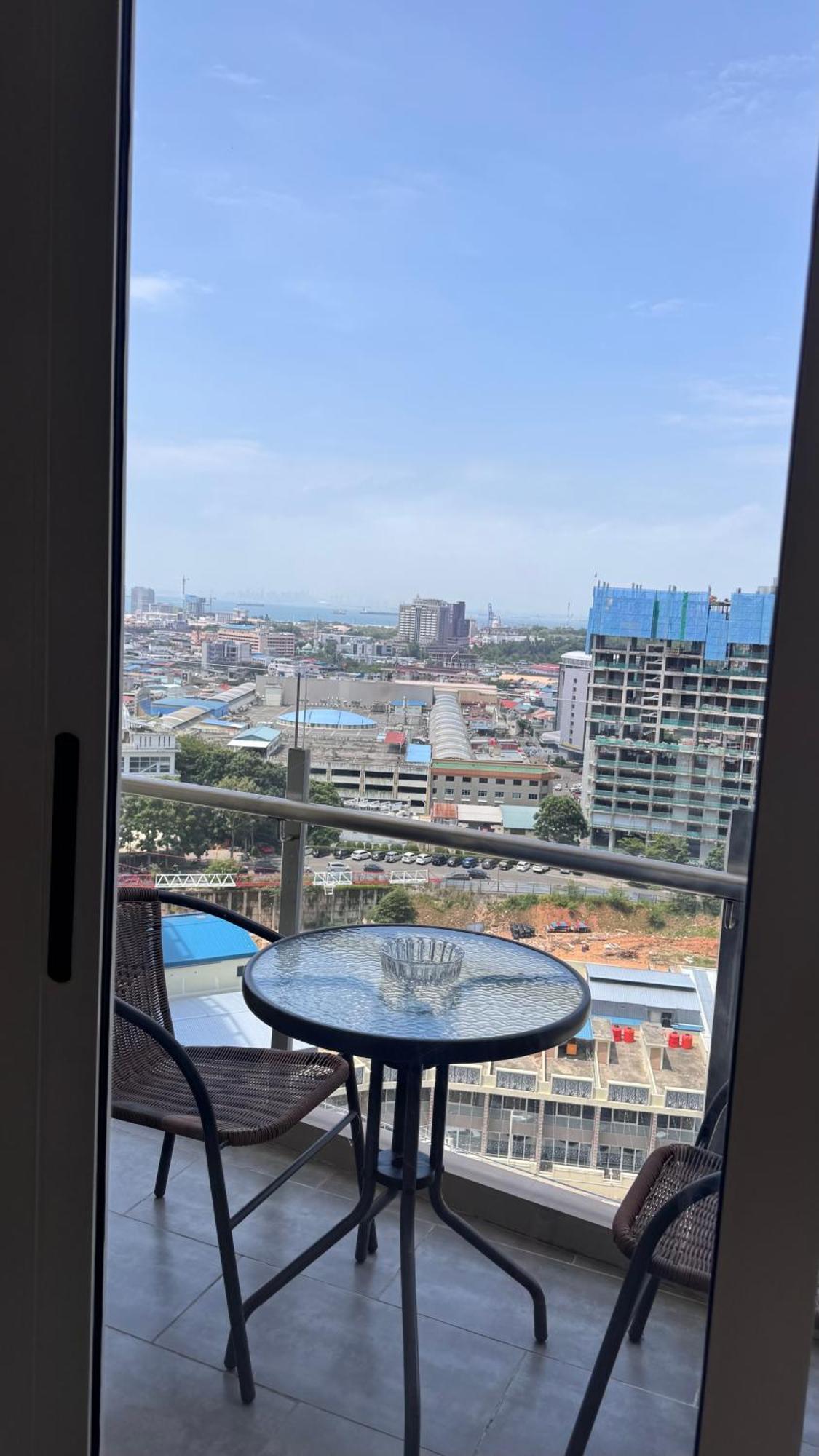 Nagoya Thamrin Apartment High Floor With View 外观 照片