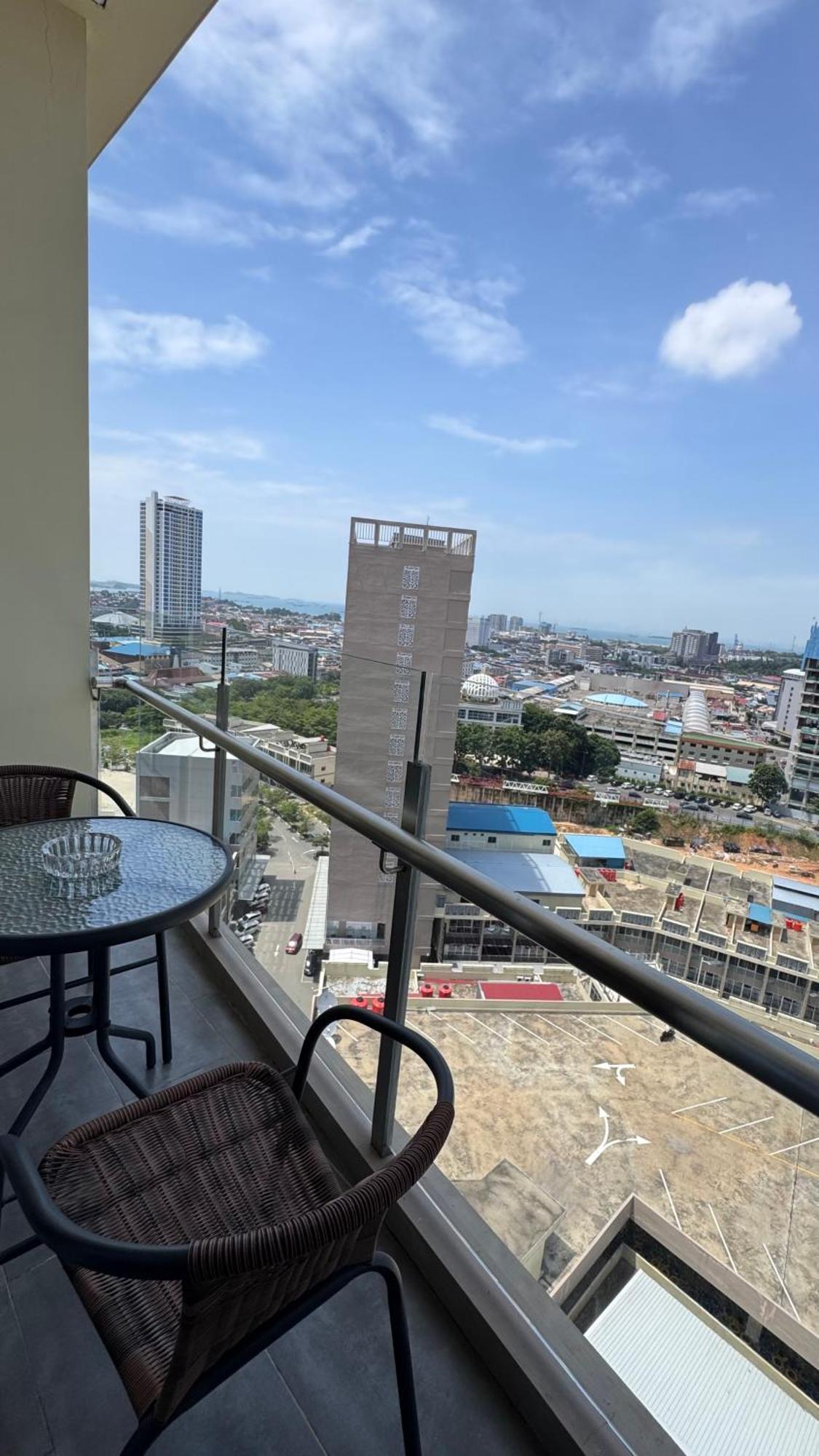 Nagoya Thamrin Apartment High Floor With View 外观 照片