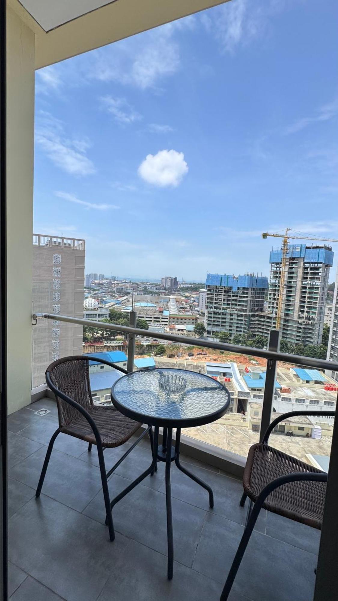 Nagoya Thamrin Apartment High Floor With View 外观 照片