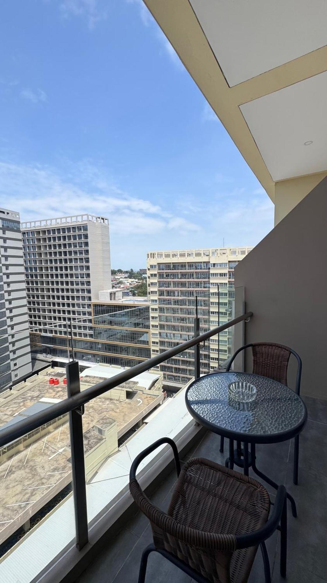 Nagoya Thamrin Apartment High Floor With View 外观 照片