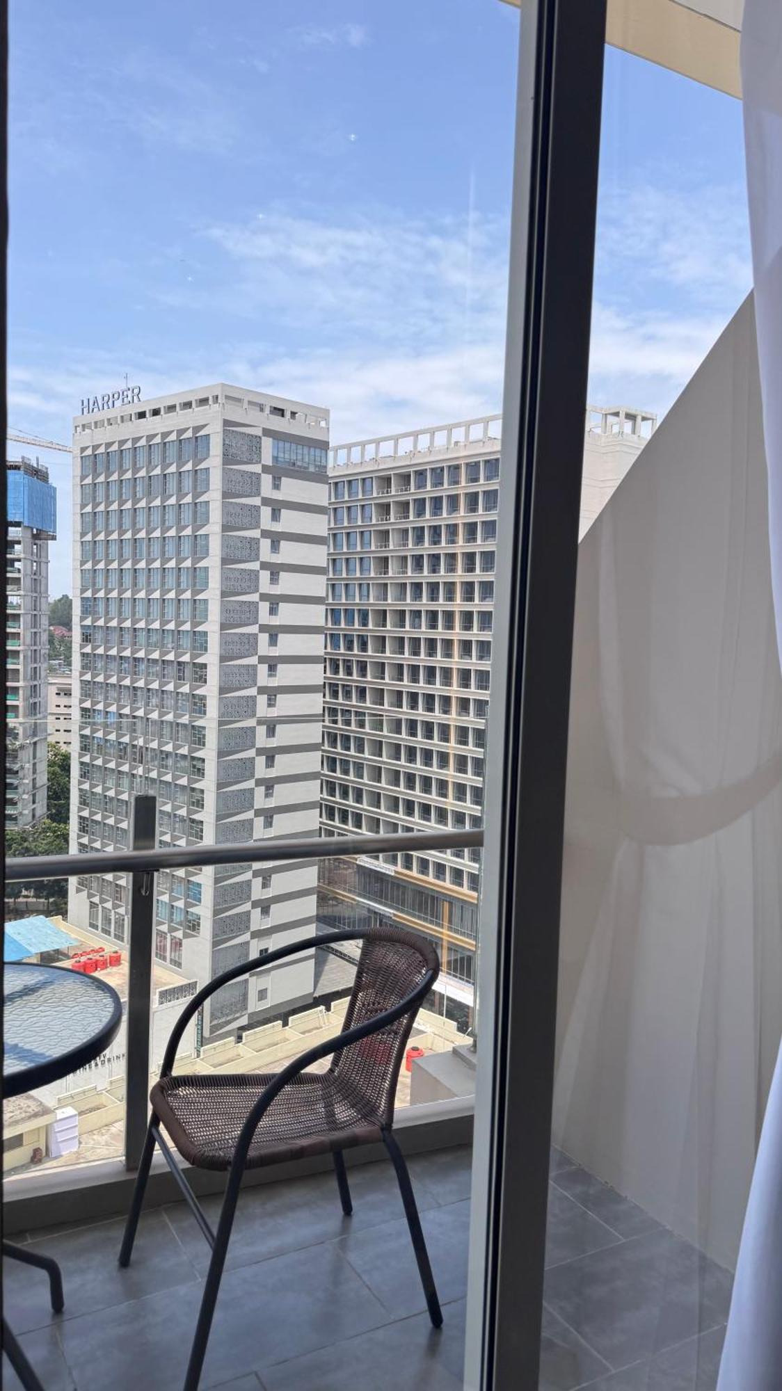 Nagoya Thamrin Apartment High Floor With View 外观 照片