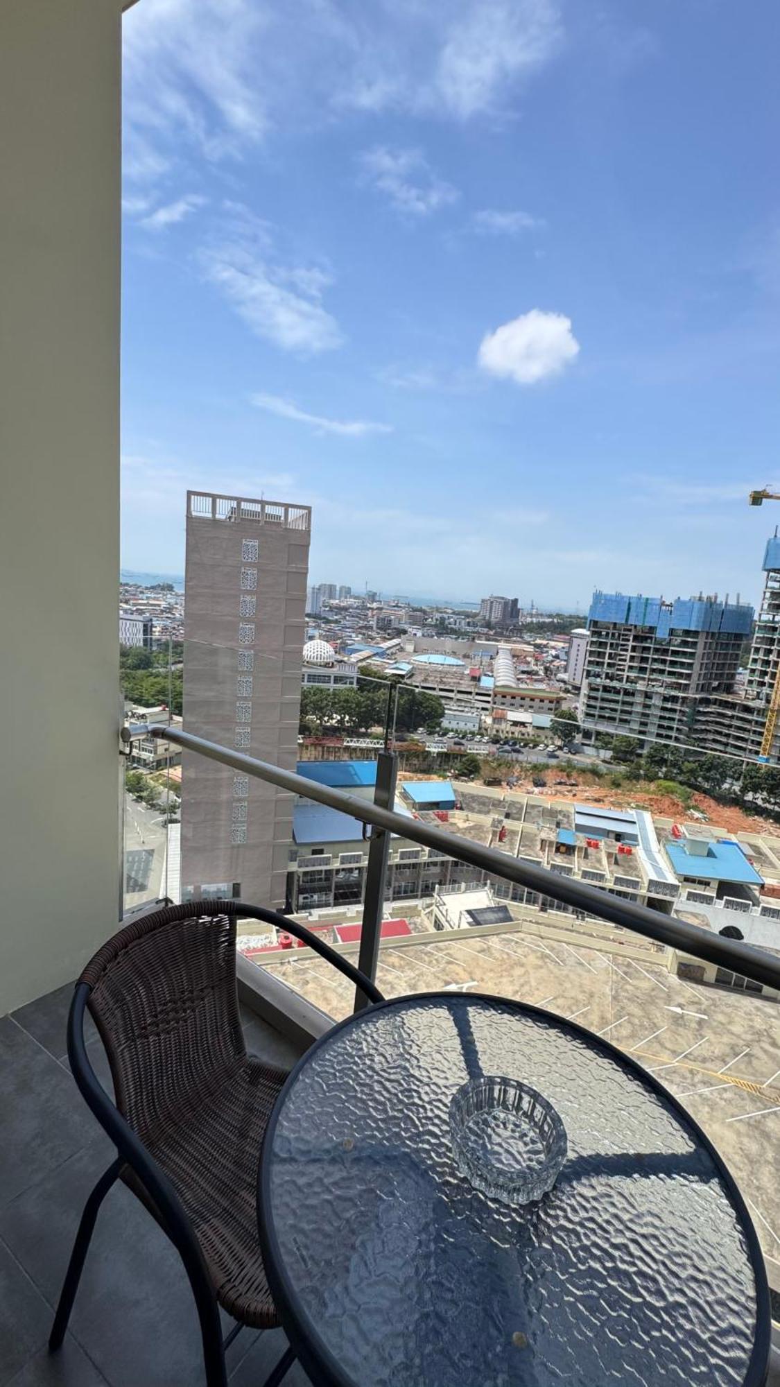 Nagoya Thamrin Apartment High Floor With View 外观 照片