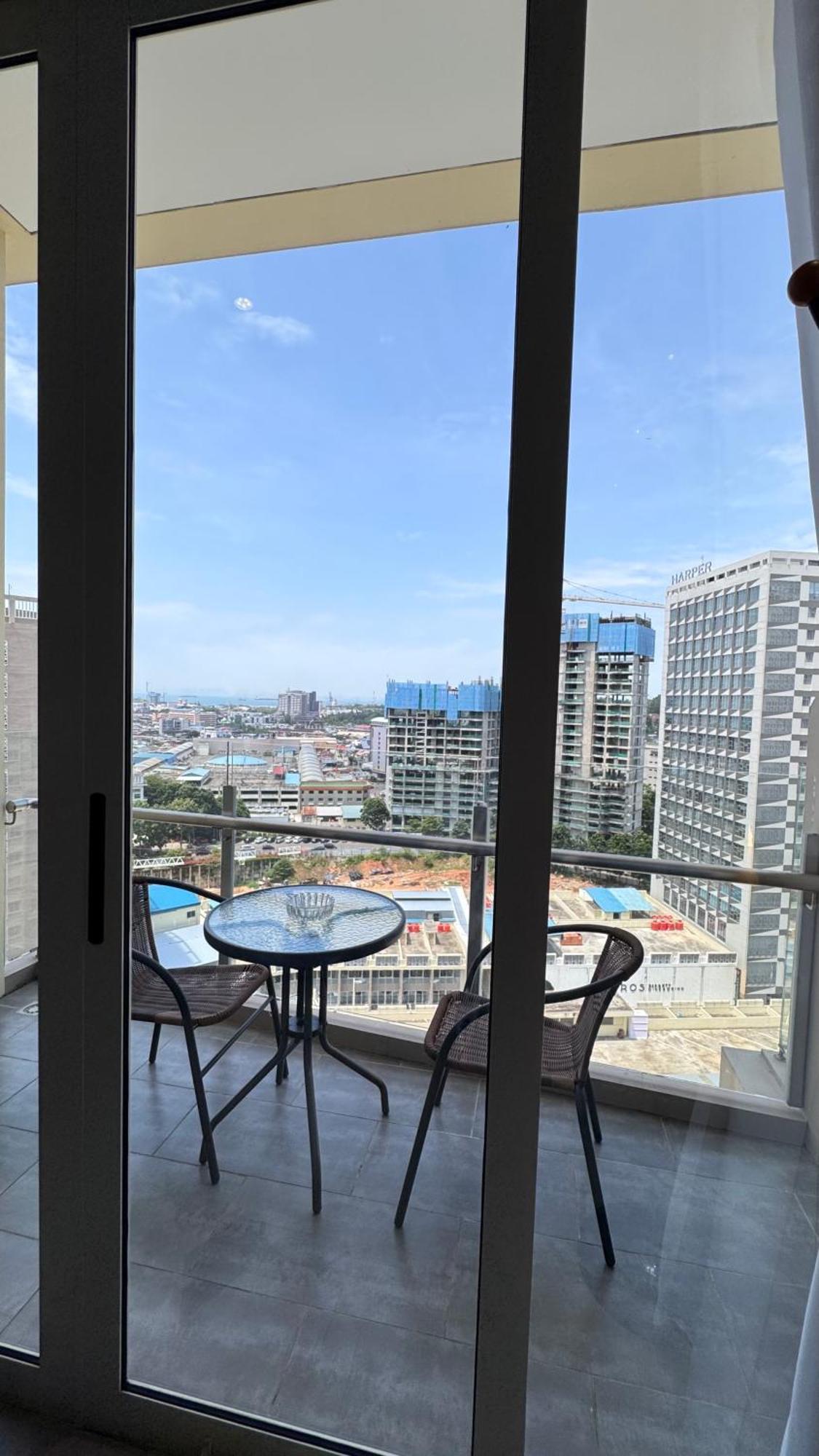 Nagoya Thamrin Apartment High Floor With View 外观 照片